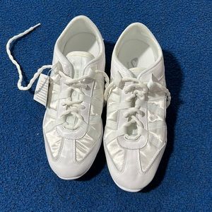 Nfinity evolution cheerleading shoes size 10 never worn